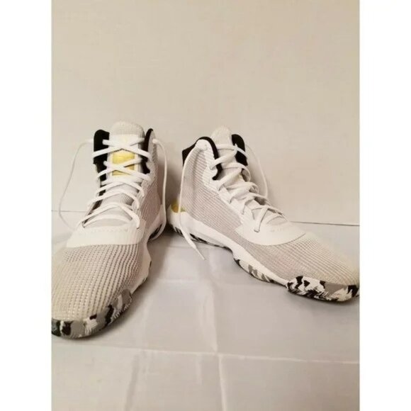 Adidas Bounce Mens Sneakers size 10.5 White main image 10